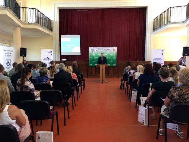 A szakképzési intézményrendszer átfogó fejlesztése 01